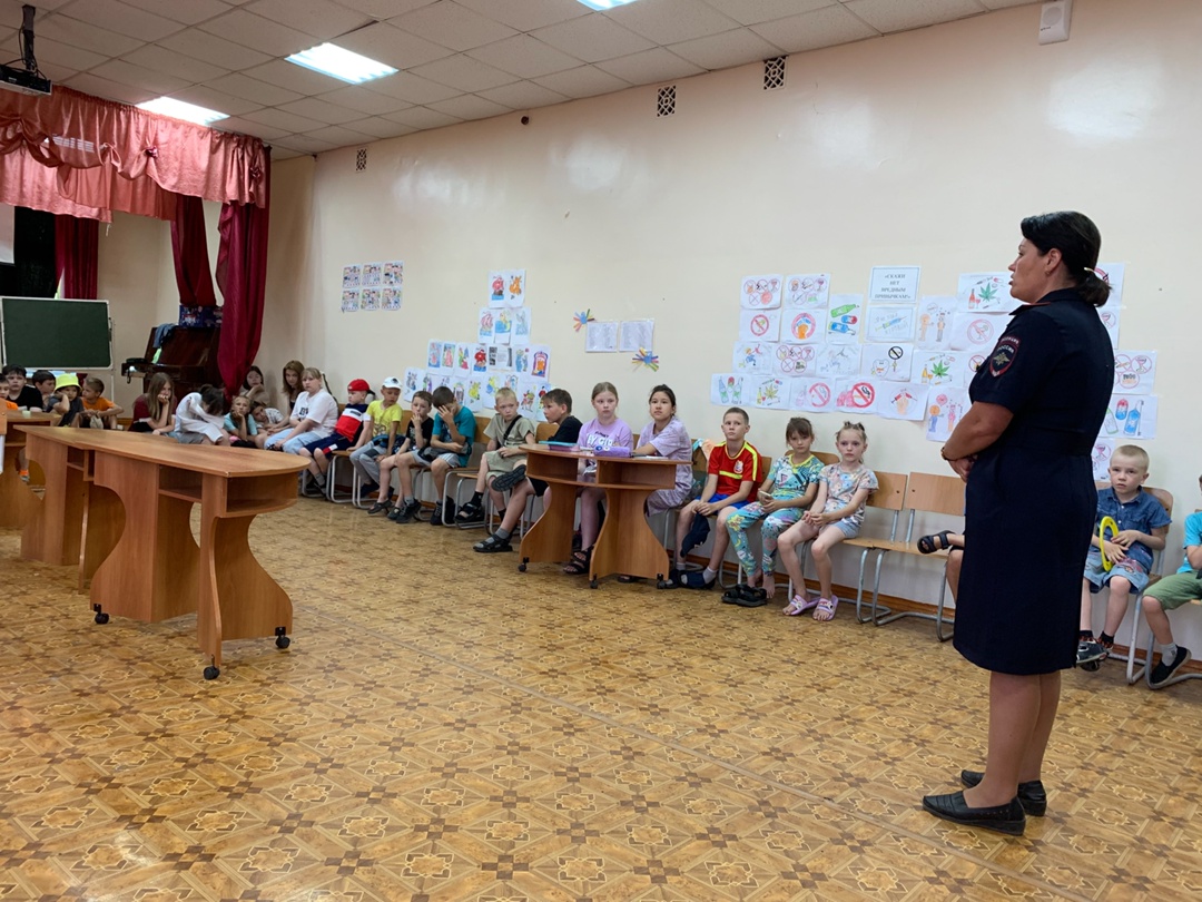 Встреча с инспектором по пропаганде безопасности дорожного движения.