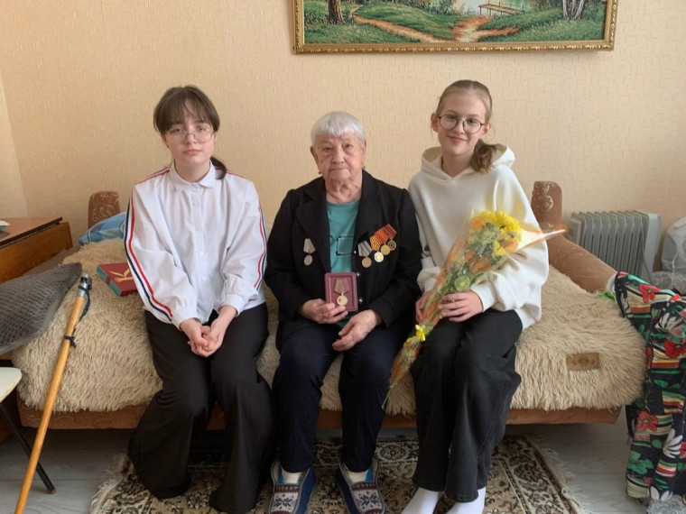 Вручение памятных медалей 80-летия Великой Отечественной войны ветеранам, труженикам тыла, детям войны.